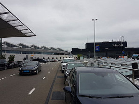 Aankomsthal luchthaven Amsterdam weer waterdicht