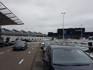 Aankomsthal luchthaven Amsterdam weer waterdicht