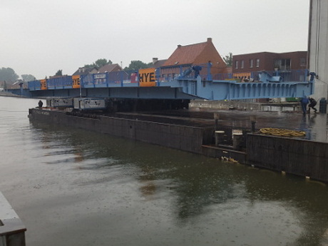 Opleggingen voor herstelde brug