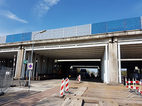 brugopleggingen in betonnen kunstwerk