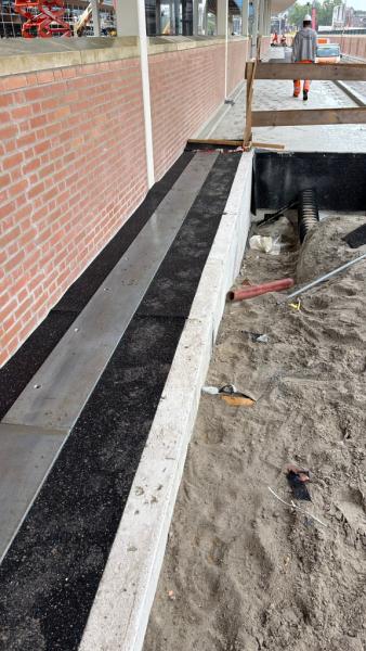 Viking granulaatrubber en een staalplaat